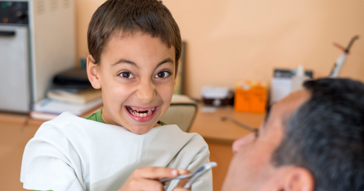Как ухаживать за ребенком после удаления зуба